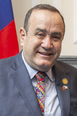 Alejandro Giammattei (48934164796) (cropped).jpg