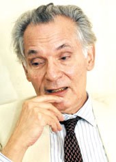 إسماعيل صبري عبد الله.jpg