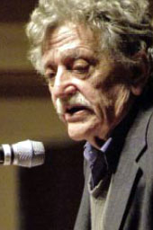 ڤونيگوت يتحدث في 2004
