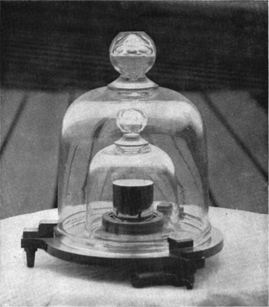 ملف:Standard kilogram, 2.jpg