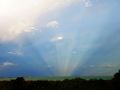 Anticrepuscular rays opposite the setting sun off the فلوريدا ساحل الخليج بالولايات المتحدة.