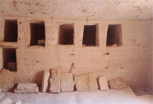 حجرات الدفن في المقبرة الرومانية القديمة بأم الرخم