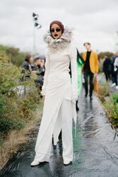 روضة محمد في رداء أبيض.jpg