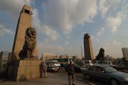 صورة للنهاية الشرقية للكوبري حيث يوجد الأسدين، ع. 2000.