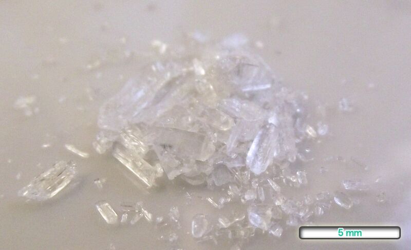 ملف:Menthol substance photo.jpg