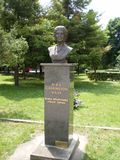 Two female bust: Nadežda Petrović, painter (left) and Carrington Wilde, philanthropist (right).