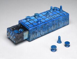 Faience senet board belonging to أمنحوتپ الثالث (ح. 1390-1353 ق.م.)