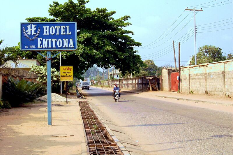 ملف:Aba Nigeria hotel.jpg