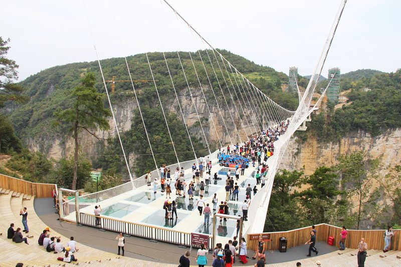 ملف:ZhangjiajieGlassByHighestBridges.jpg