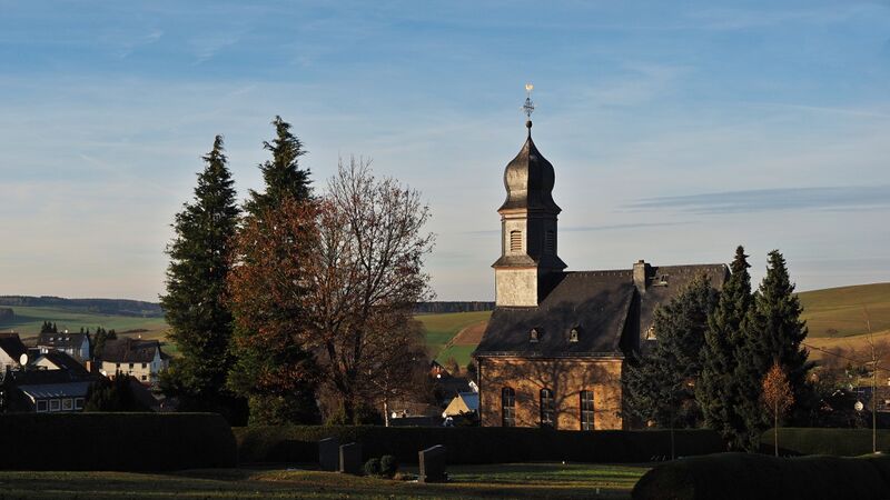 ملف:2016 Steckenroth Kirche.jpg