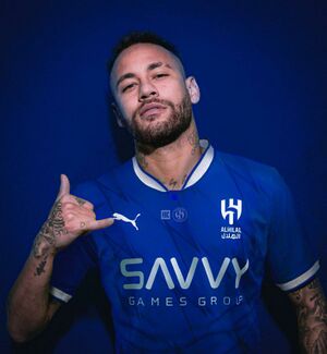 نيمار بقميص الهلال.jpg