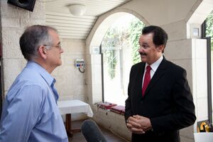 Mike Evans Interviewing Iddo Netanyahu, brother of Israeli Prime Minister Benjamin Netanyahu (5914273169).jpg
