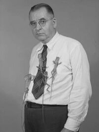 Karl Patterson Schmidt with lizzards.jpg