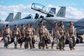 طاقم جوي سعودي خلفهم مجموعة من مقاتلات F15