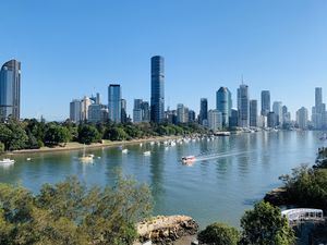 Skylines of Brisbane in winter misty morning seen from Kangaroo Point, Queensland 04.jpg