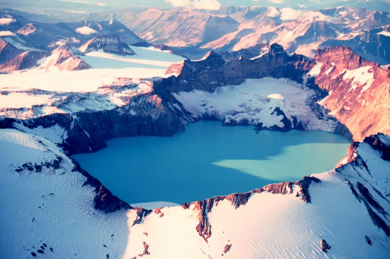 ملف:Katmai Crater 1980.jpg