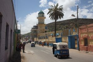 مسجد وتوك توك في ديره داوا.