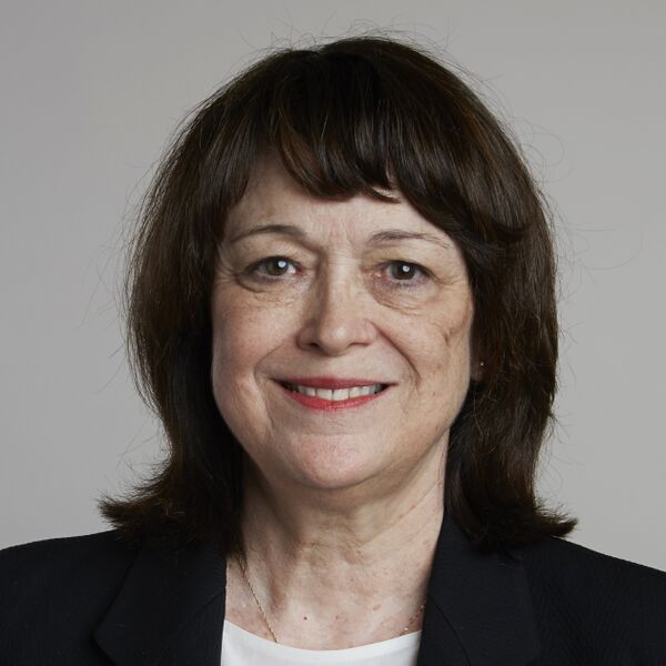 ملف:Linda Buck 2015 (cropped).jpg