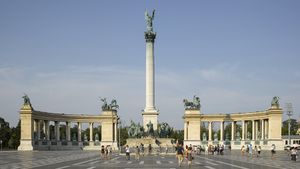 HUN-2015-Budapest-Heroes’ Square.jpg