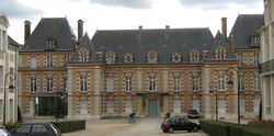 عاصمة الإقليم building of the Seine-et-Marne department, in Melun