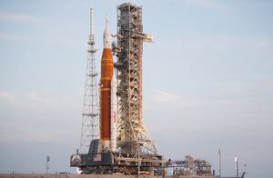 أرتميس 1 على منصة الإطلاق LC-39B.
