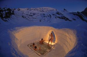 Outdoor jacuzzi on the Matterhorn.jpg