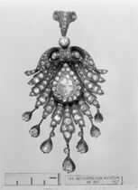 Platinum brooch