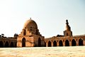 الصحن المكشوف وبه القبة