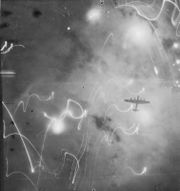 ハンブルク空襲を行う英軍機