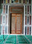 باب في إيوان المسجد