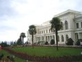 The front façade of the Livadia Palace, located in the town of Livadiya, used for the Yalta Conference during الحرب العالمية الثانية.