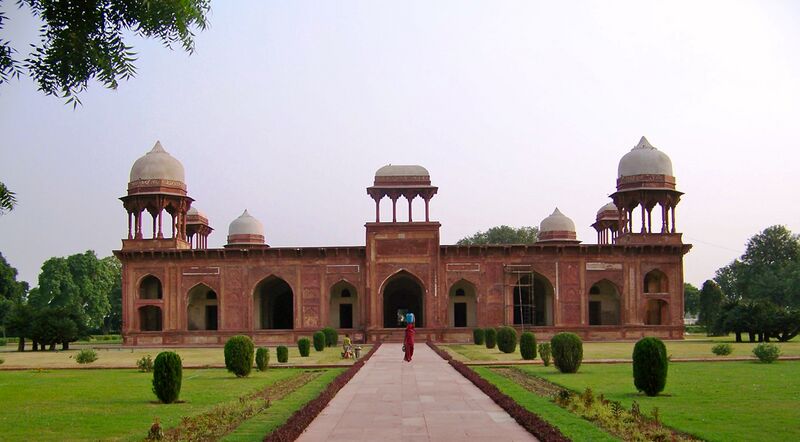 ملف:Mariam's Tomb, Sikandra, Agra.JPG