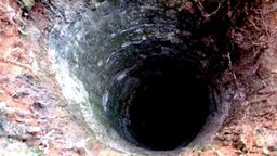 بئر برهوت1.jpg