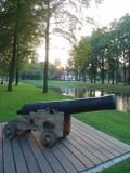 Stadsgracht te Groenlo met kanonnen.jpg