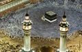 الحجاج حول الكعبة المشرفة بعد صلاة الفجر قبل بدا موسم الحج 2009