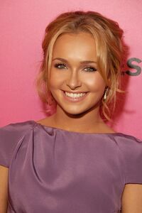 Hayden Panettiere 1 (cropped).jpg