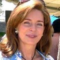 ملكة الأردن نور فاعلة الخير وملكة الأردن AB 1974