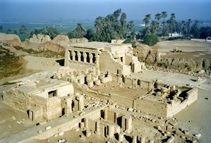 صورة عامة لمجمع معابد دندرة.