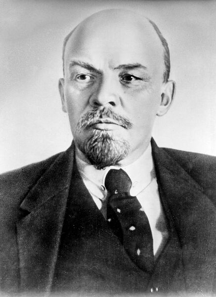 ملف:Vladimir-Ilich-Lenin-1918.jpg
