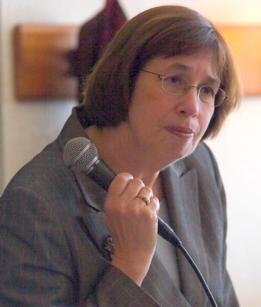 ملف:Linda Greenhouse, 2005.jpg