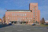 Siemens-Verwaltung in Erlangen 2014 "Himbeerpalast".JPG