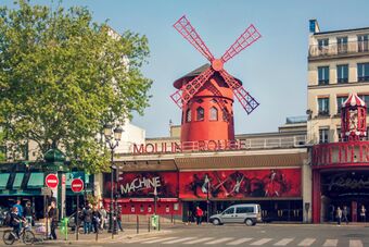 Moulin Rouge, 17 April 2011.jpg