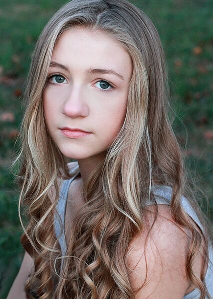 ملف:Emma Rayne Lyle Natural.jpg