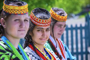 Kalash Girls); Tahsin Shah 04.jpg