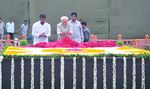 The Vice President, Shri Mohd. Hamid Ansari paying floral tribute at the Samadhi of former Prime Minister late Shri Chandra Shekhar on his 6th death anniversary at Smriti Sthal, in Delhi on July 08, 2013.jpg