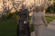 آية السيسي ووالدتها السيدة انتصار السيسي في الأميرة إيمان وزوجها جميل ألكساندر ترميوتس.