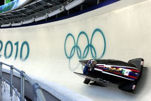 USA I in heat 1 of 2 man bobsleigh at 2010 Winter Olympics 2010-02-20.jpg