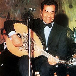 فريد الأطرش في حفلة موسيقية.