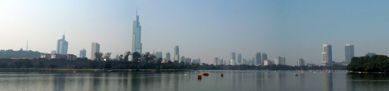 ملف:玄武湖望南京天际线 - panoramio.jpg