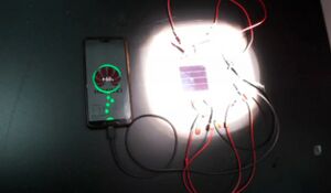 تعمل شركة رنشاين سولار على تطوير منتجات يمكن استخدامها لشحن الهواتف المحمولة.